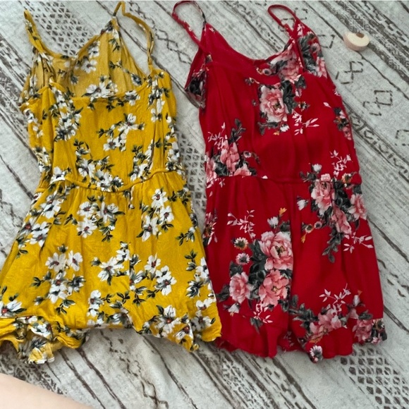 Spring LOT two floral rompers both size small flowy - Picture 4 of 5